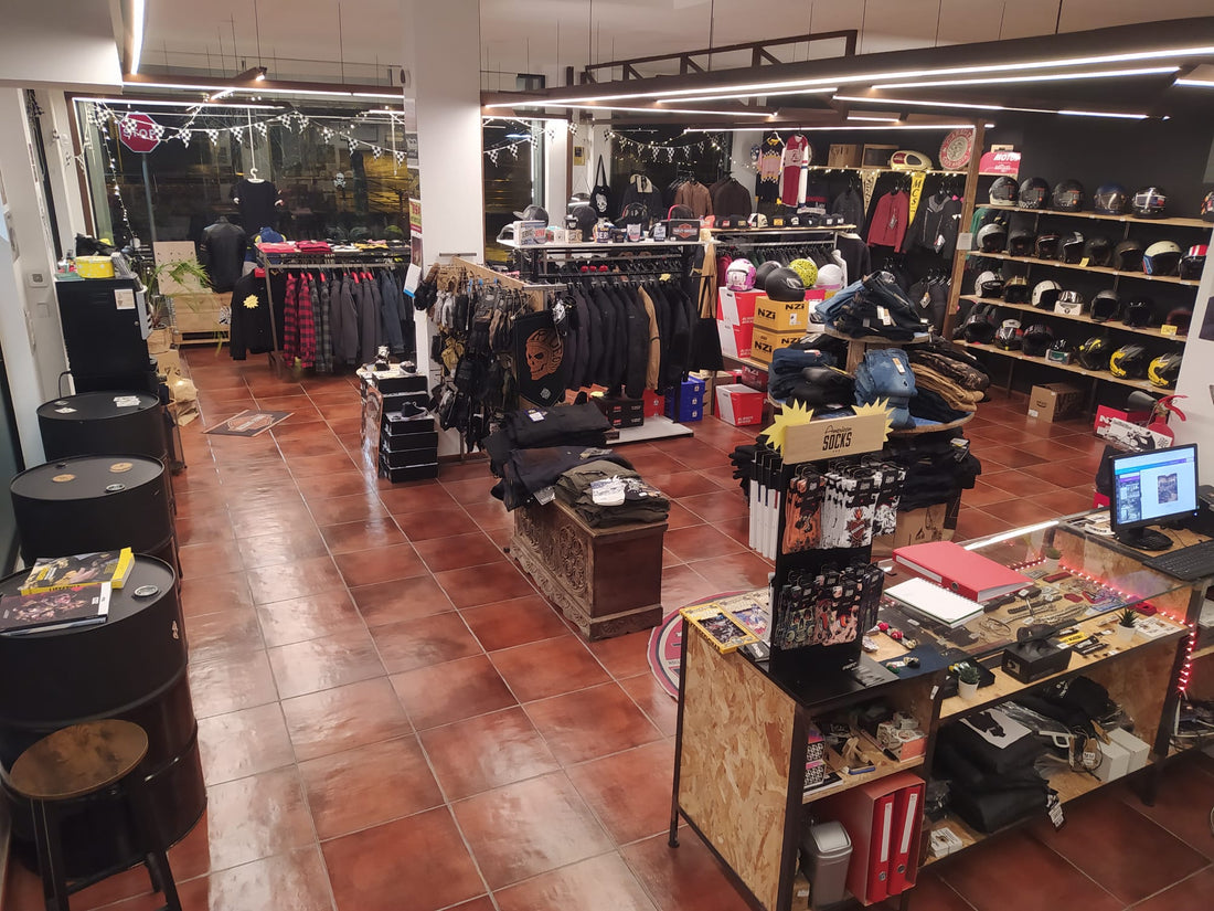 Interior de la tienda TRITON